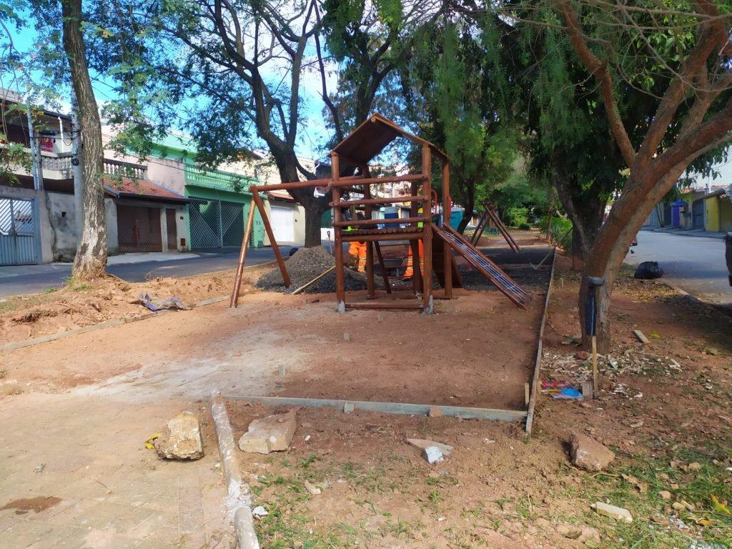 Praça Delis Leticia