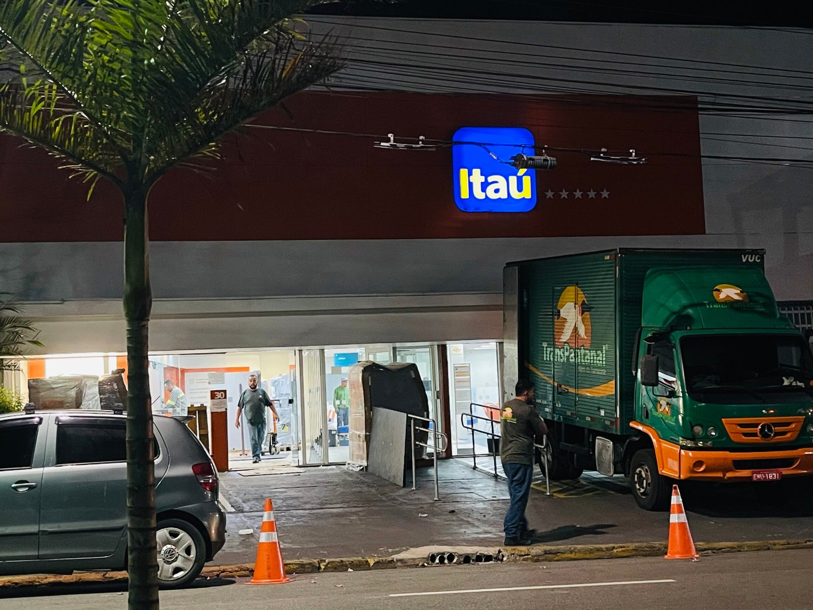 Reforma Ou Mudan A Movimenta O Na Ag Ncia Do Ita Chama Aten O De