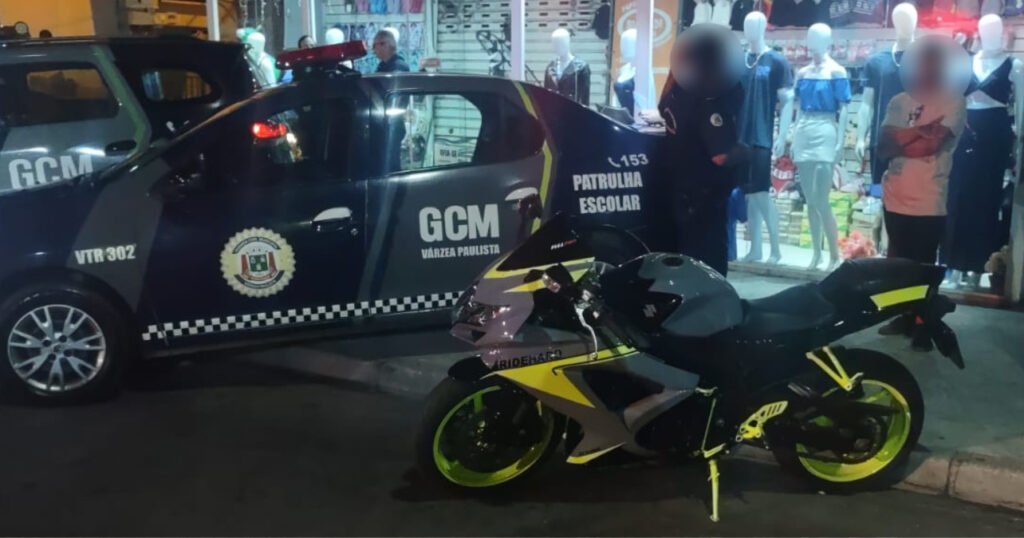 Motocicleta é apreendida pela Guarda Municipal em frente ao Armando