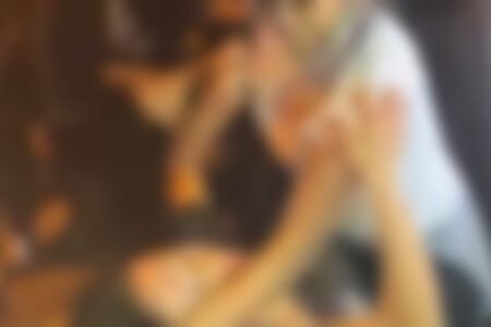 Meninas brigam em frente à escola estadual Alexandre Sodre, em Várzea
