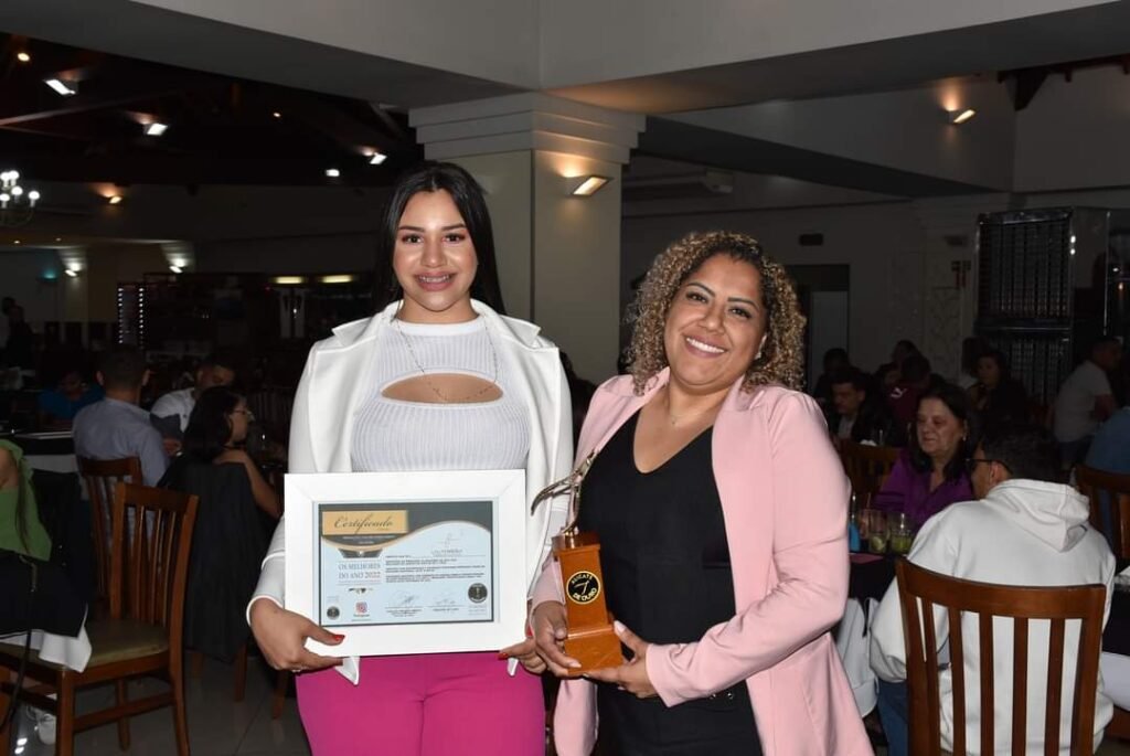 Moradora de Várzea Paulista ganha prêmio Alicate de Ouro POP TV