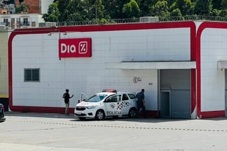 Supermercado Dia foi invadido na madrugada deste sábado(31)