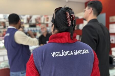 Vigilância Sanitária, em parceria com o Conselho Brasileiro de Oftalmologia, realiza ação educativa junto às óticas
